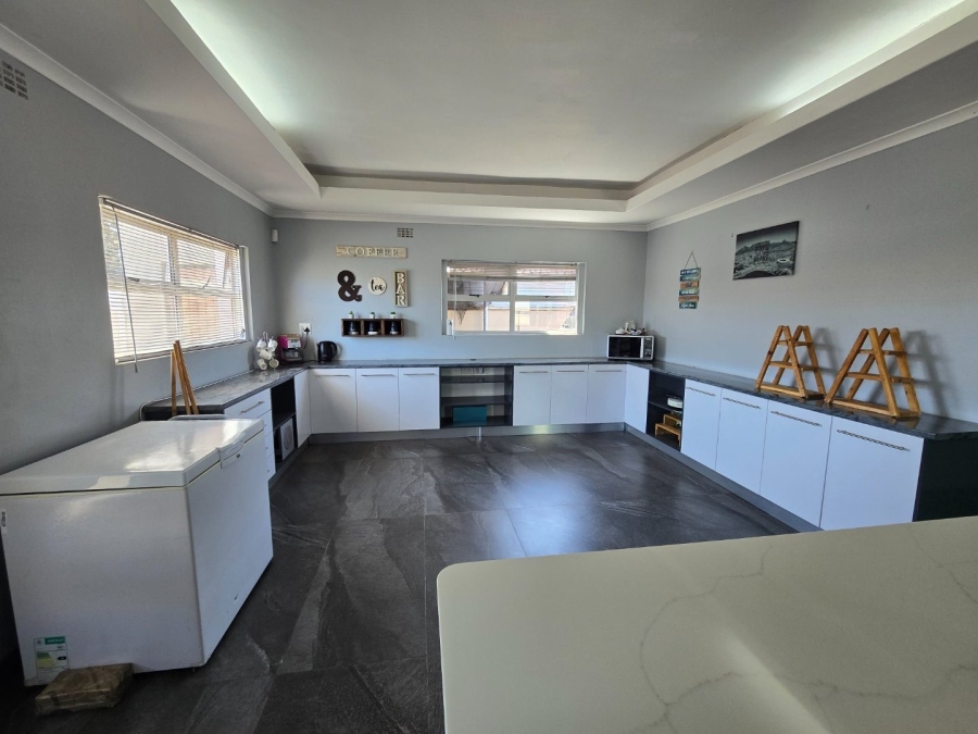 4 Bedroom Property for Sale in Wavecrest Western Cape